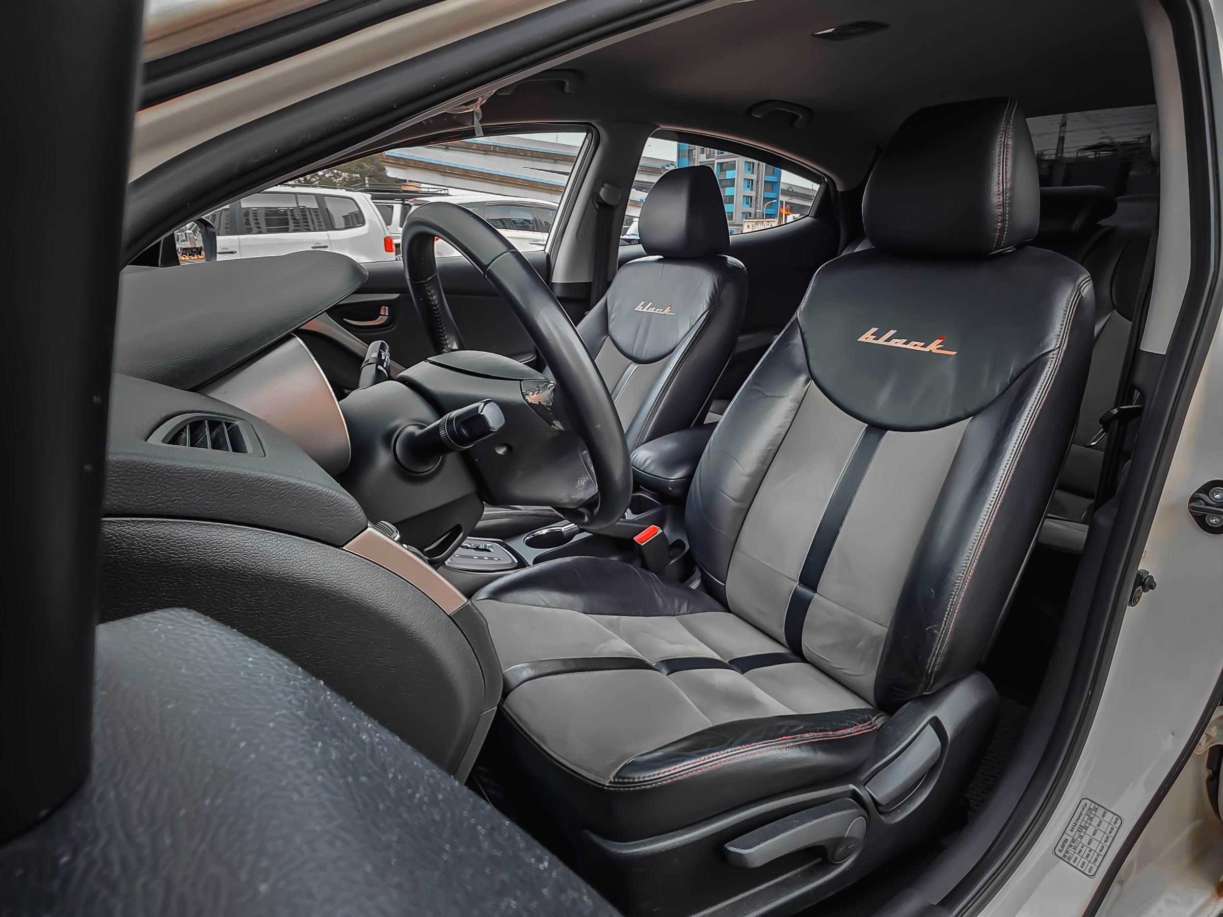 2014 Hyundai Elantra 黑潮特仕版 照片 9
